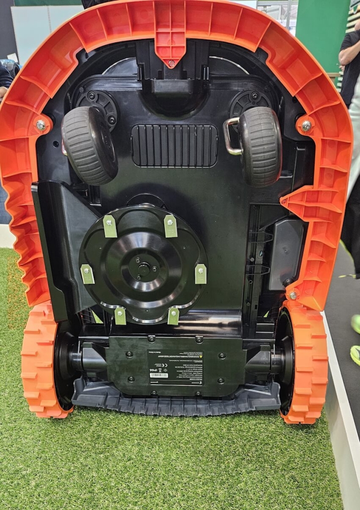 Segway Navimow x350 von unten - Messerteller